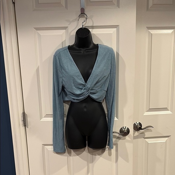 Aeropostale large green very light twist front/back top - NWT - Picture 1 of 3
